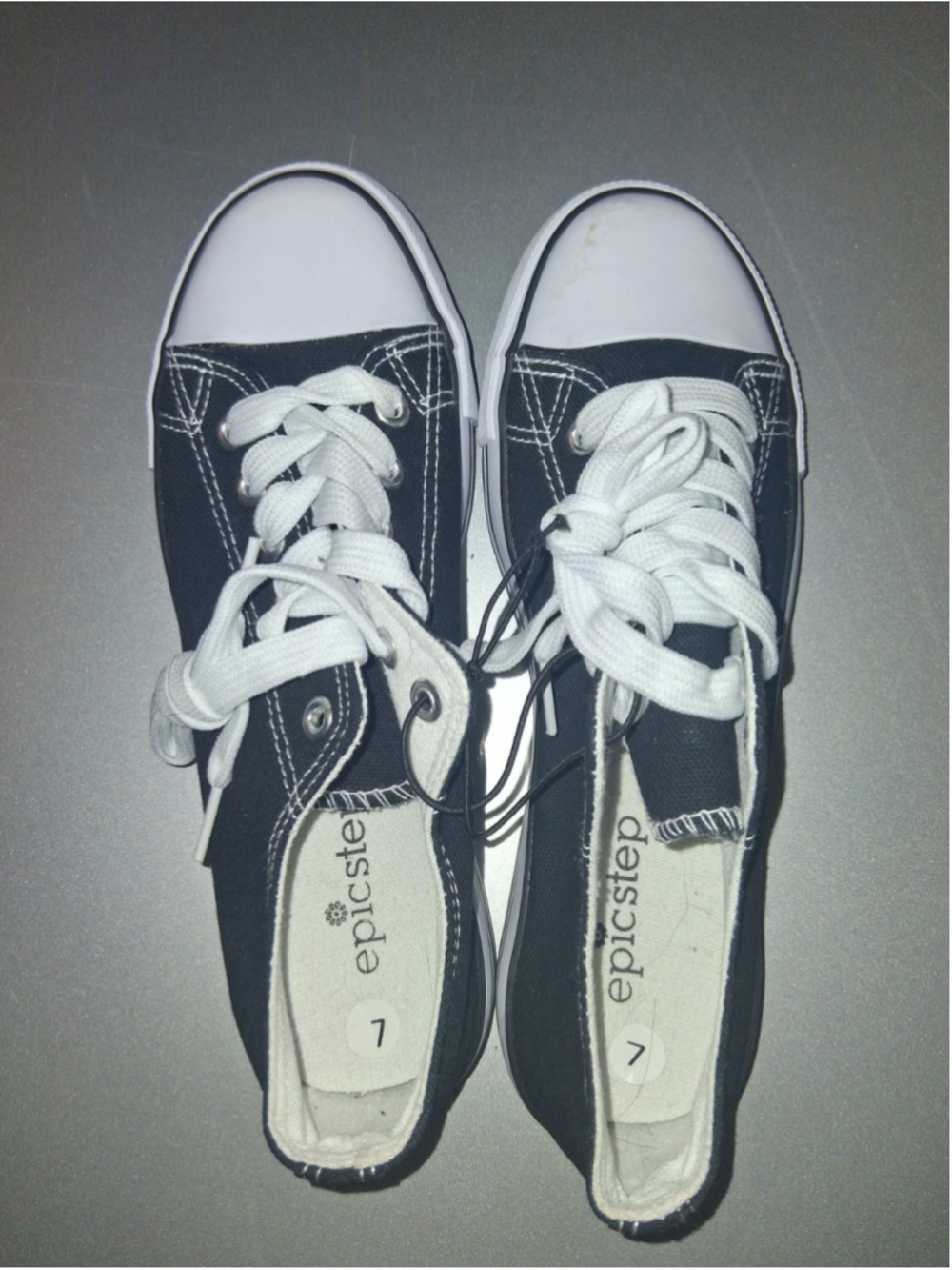 Epicstep Unisex Kids Black/White Low Top Lace-Up Sneakers Round Toe Size 7